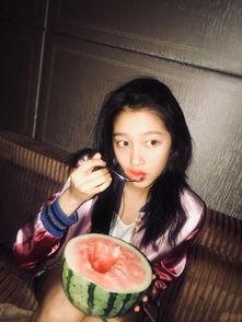 娱乐吃瓜关晓彤,娱乐圈的“吃瓜”女王，揭秘她的星途历程